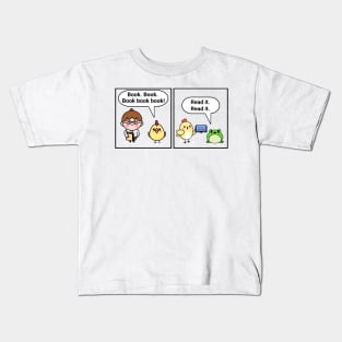 "A chicken walked into a library" joke Kids T-Shirt